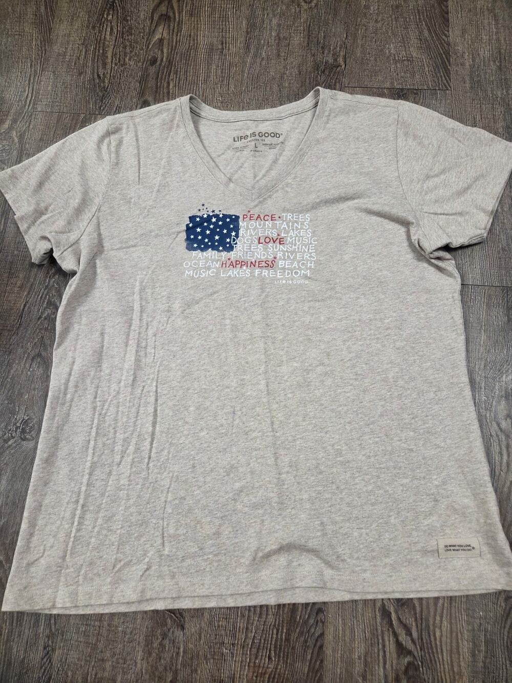 Life Is Good Crusher Tee Beige Tan USA Flag Vneck Tshirt Pullover Size L
